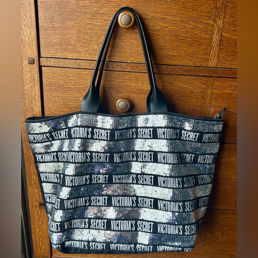 Victoria’s secret 🤫 bling tote bag